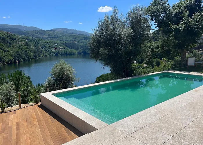 Quinta Da Ribeirinha - Douro River Farm stay